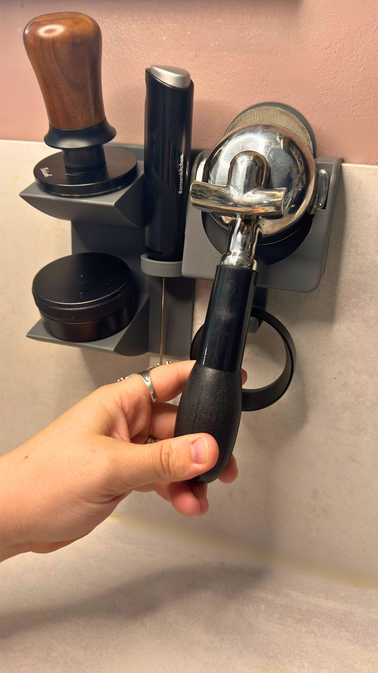 Fester Platz für dein Barista-Setup – alles griffbereit und ordentlich
