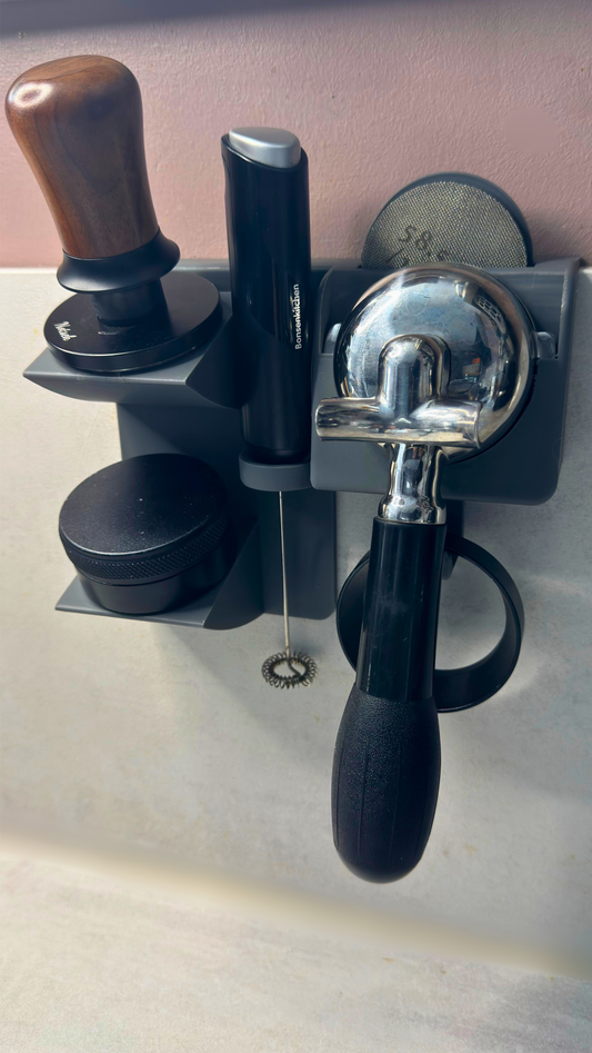 Fester Platz für dein Barista-Setup – alles griffbereit und ordentlich